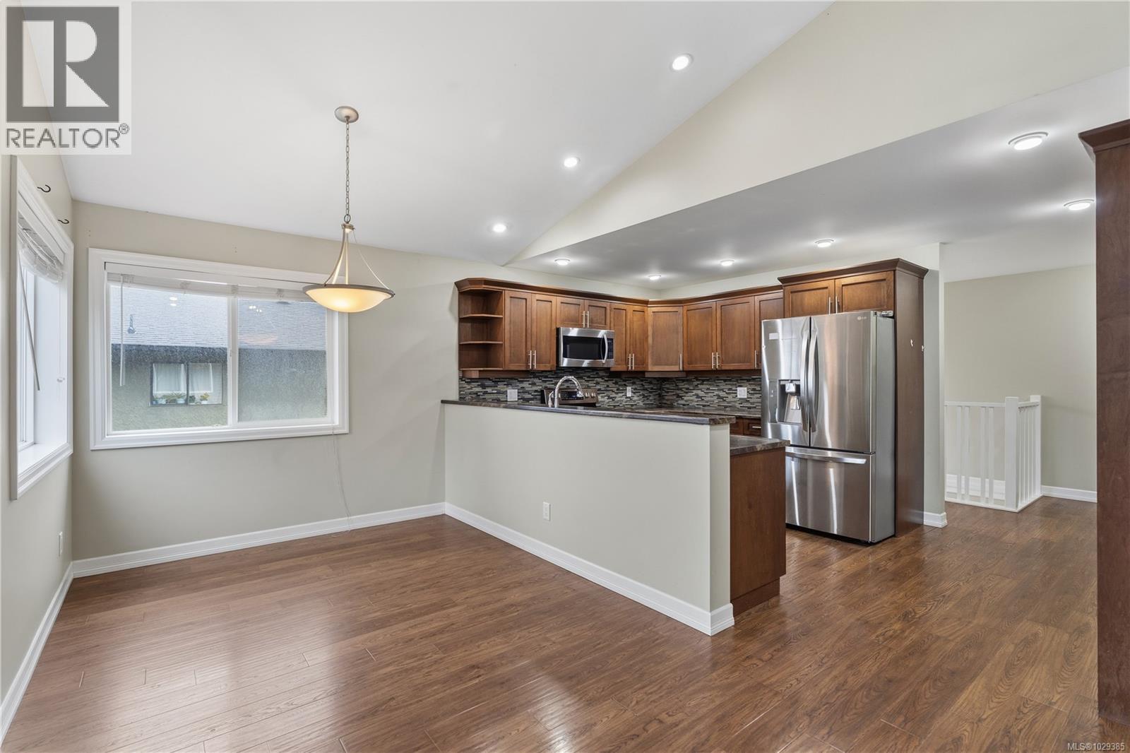 1076 JENKINS AVE - 9