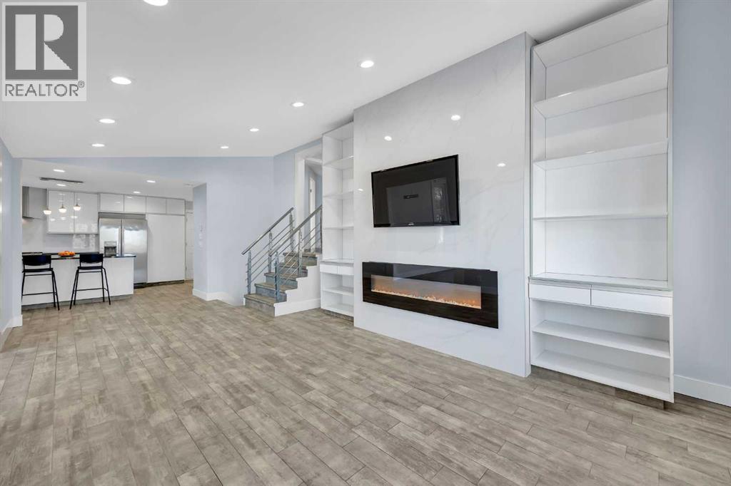 Single Family House 4 Level for Sale in  Selkirk Drive SW Southwood Calgary 