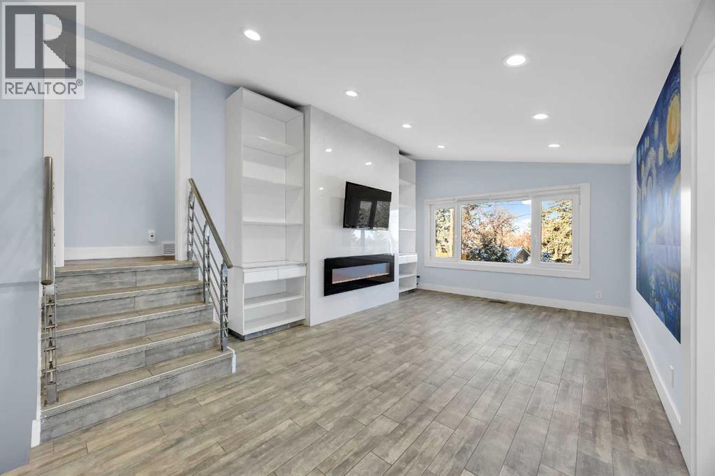 Single Family House 4 Level for Sale in  Selkirk Drive SW Southwood Calgary 