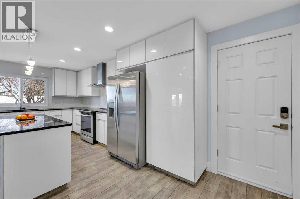 Single Family House 4 Level for Sale in  Selkirk Drive SW Southwood Calgary 