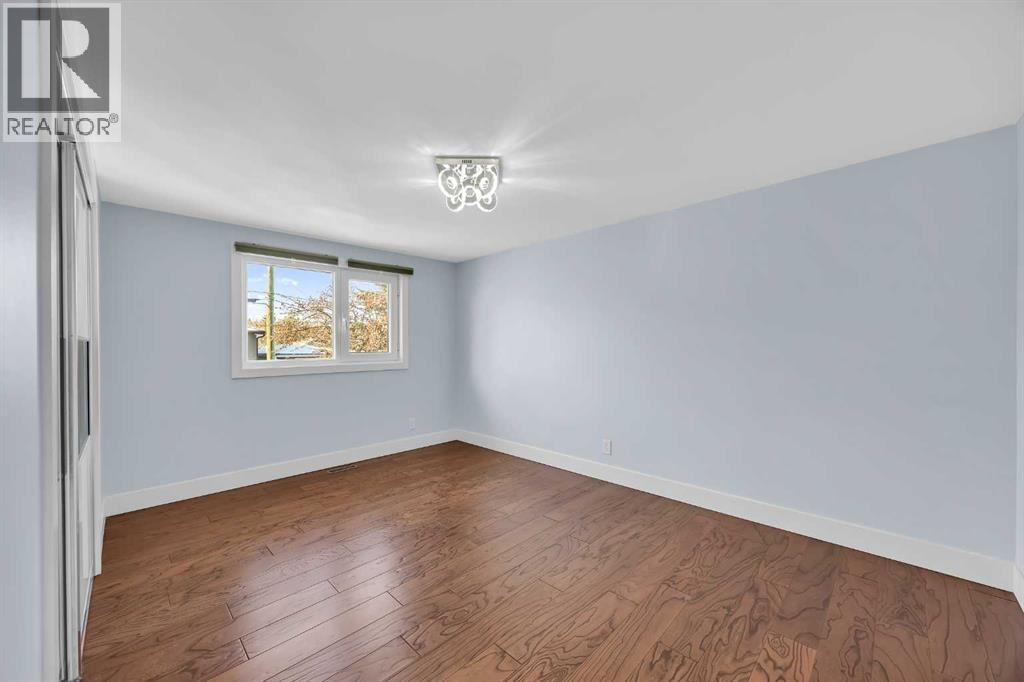 Single Family House 4 Level for Sale in  Selkirk Drive SW Southwood Calgary 