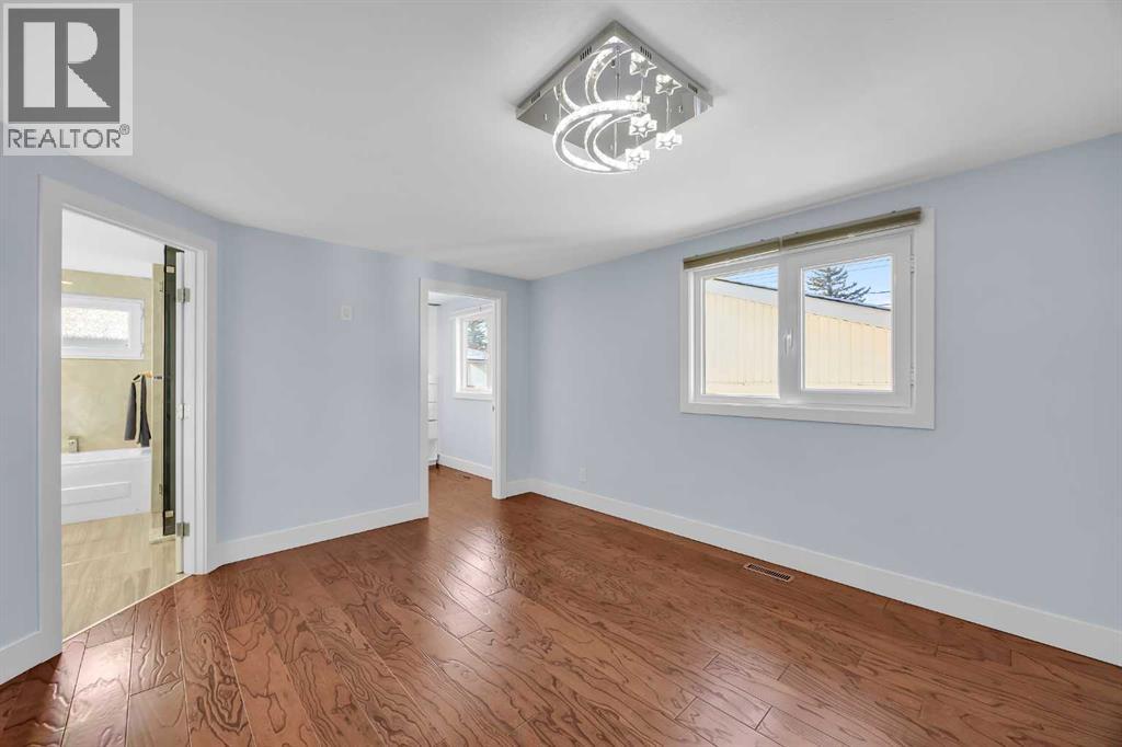 Single Family House 4 Level for Sale in  Selkirk Drive SW Southwood Calgary 