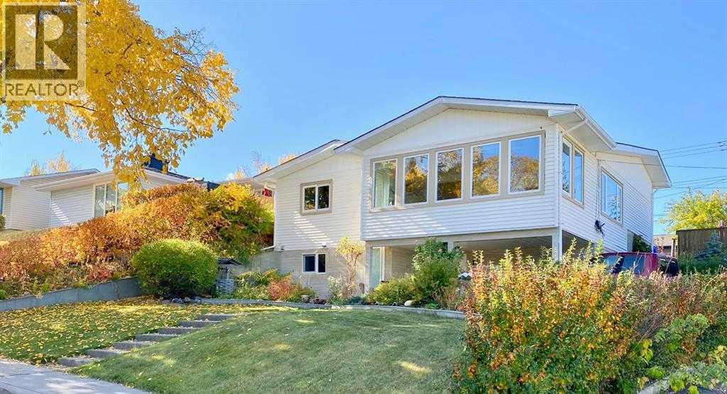 Single Family House 4 Level for Sale in  Selkirk Drive SW Southwood Calgary 