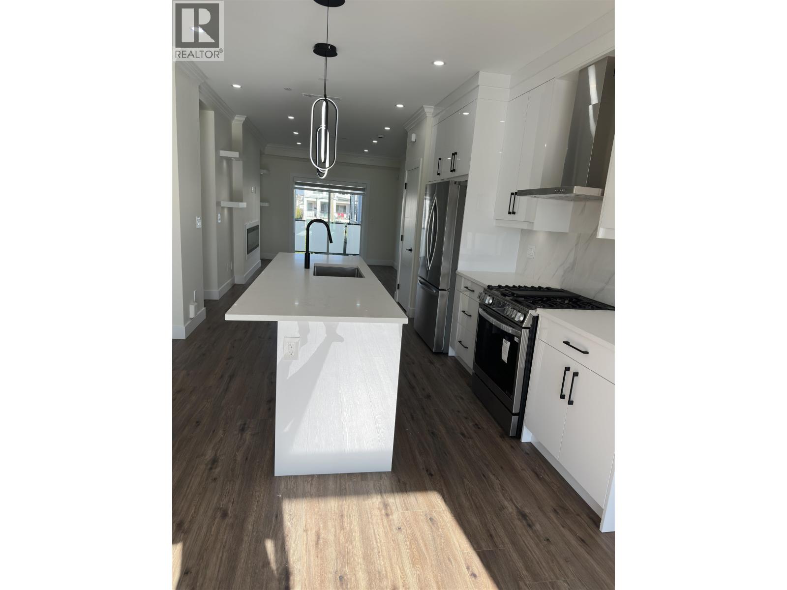 28 1115 ROMA AVENUE, New Westminster