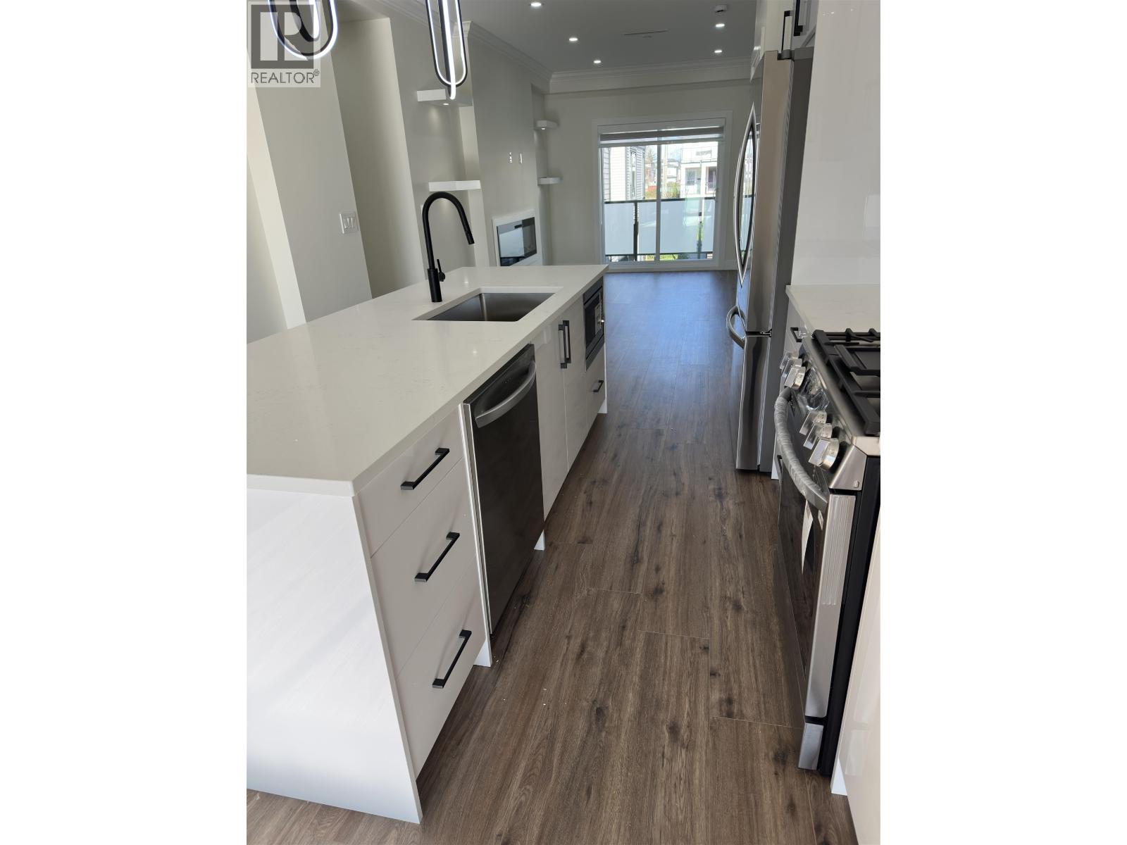 28 1115 ROMA AVENUE, New Westminster