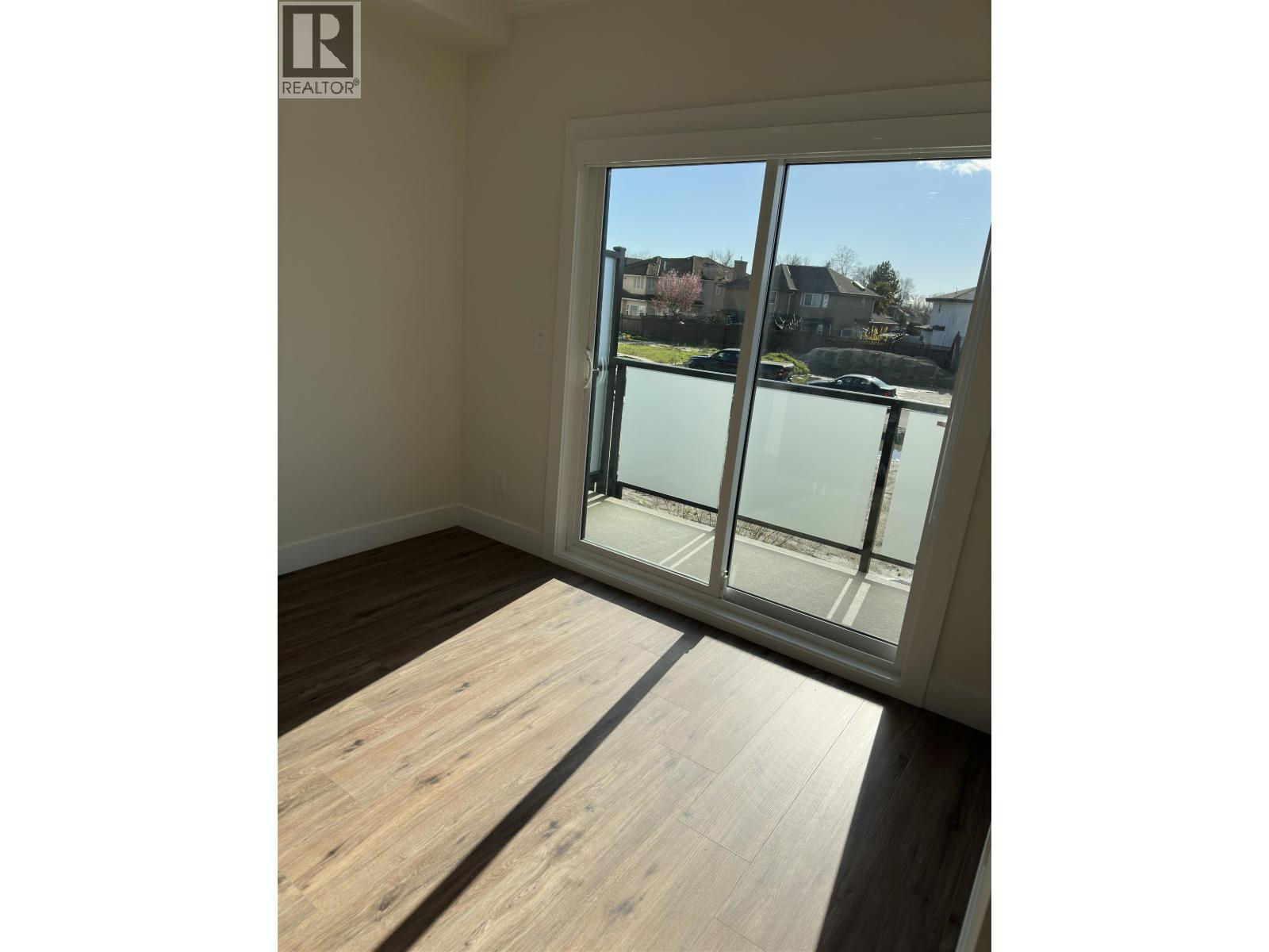 28 1115 ROMA AVENUE, New Westminster