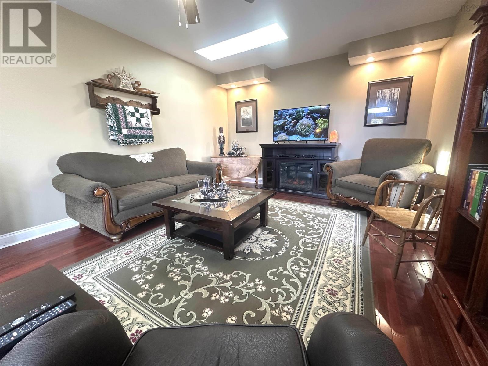 Property 23 of 27 of 86 West Street