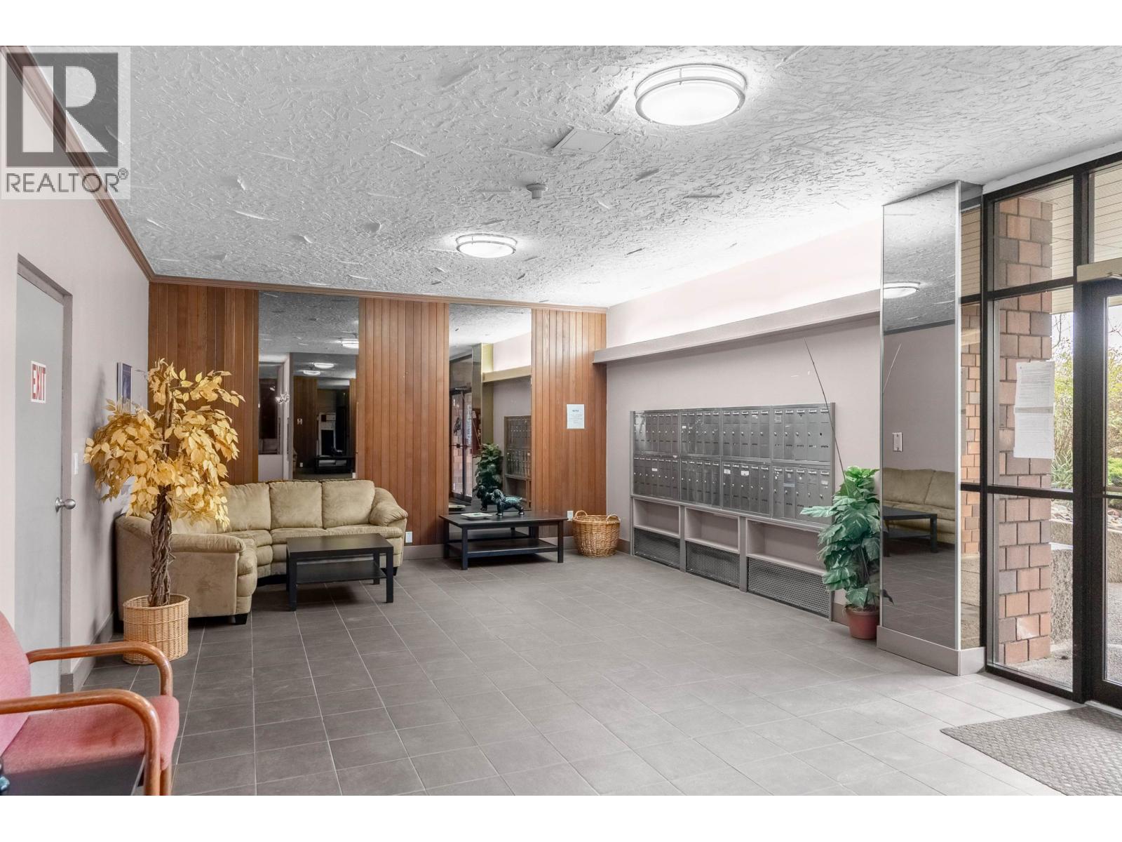 1002 47 AGNES STREET