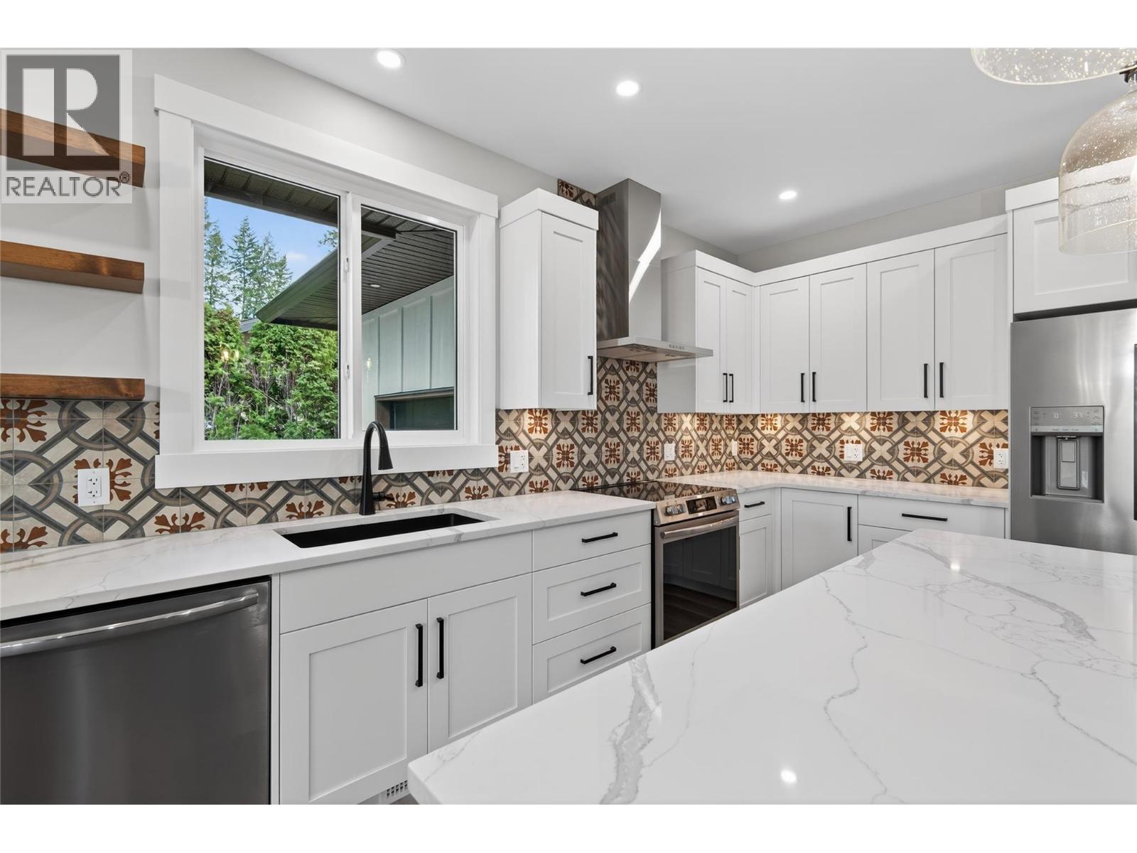 2520 Golf View Crescent, Blind Bay