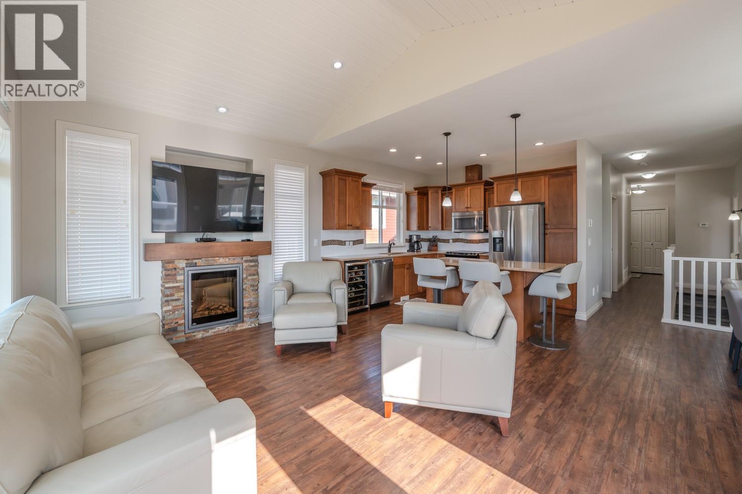 2450 Radio Tower Road Unit# 206, Oliver