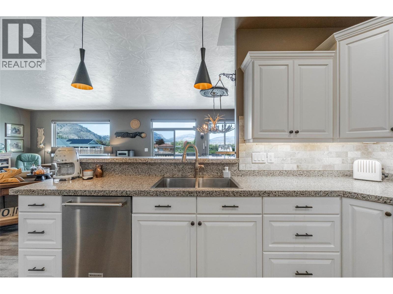 6963 CHARDONNAY Place, Oliver