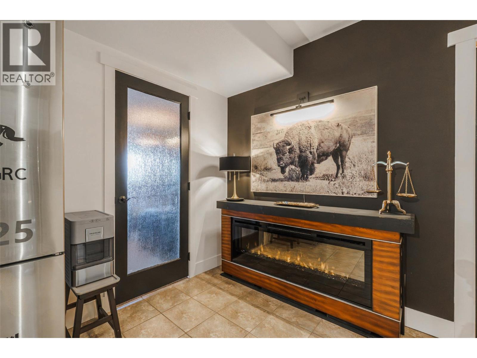 6963 CHARDONNAY Place, Oliver