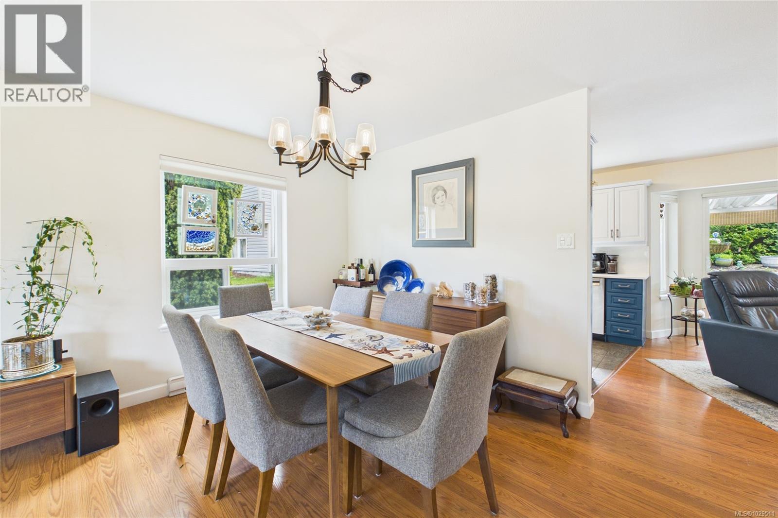 616 TYEE CRES - Image 3