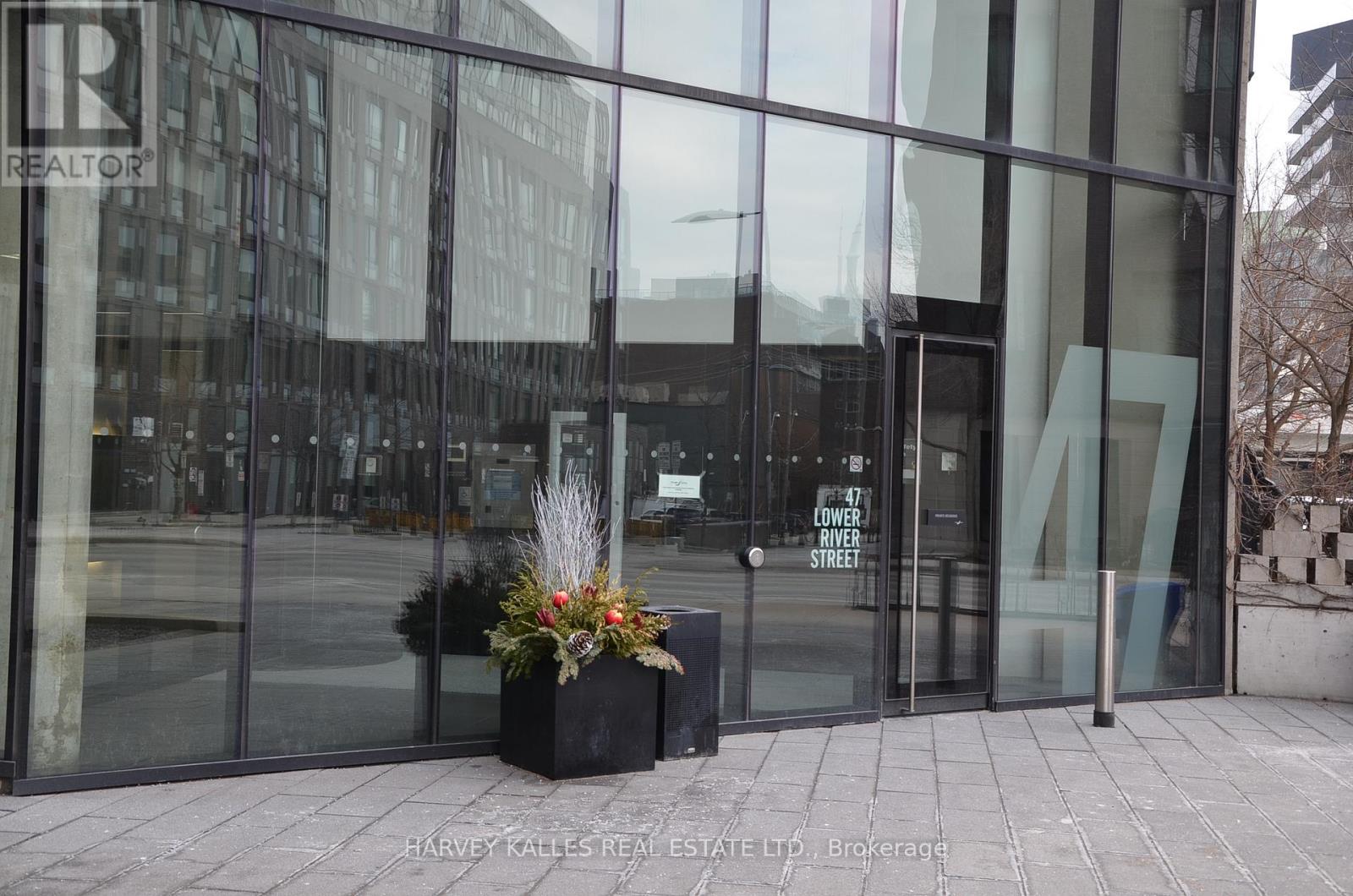 526 - 47 LOWER RIVER STREET