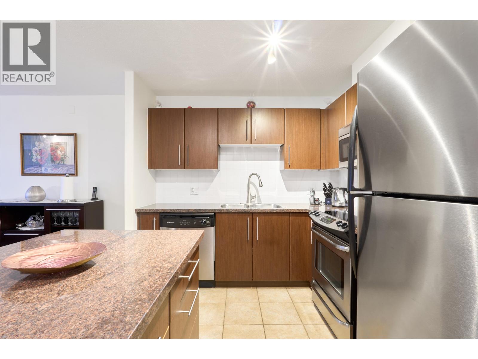 401 2138 MADISON Avenue - photo 2