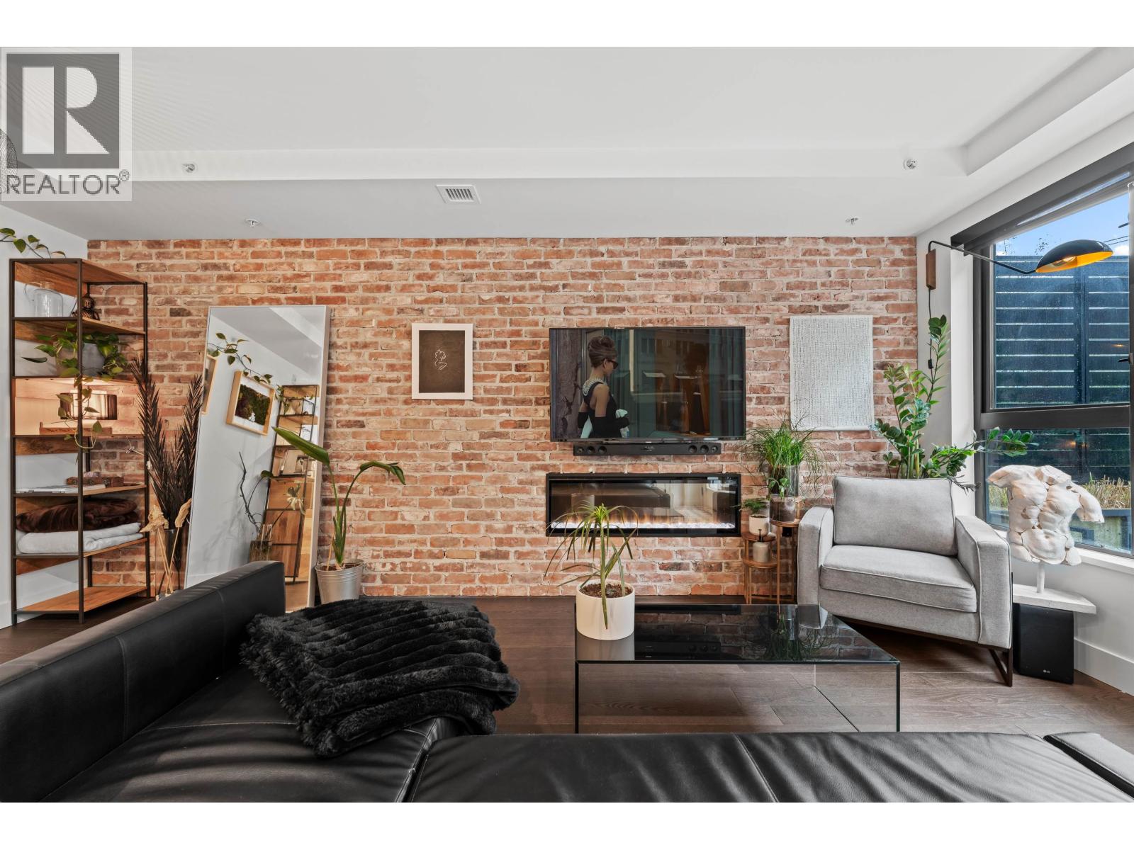 2726 SPRING Street - main photo