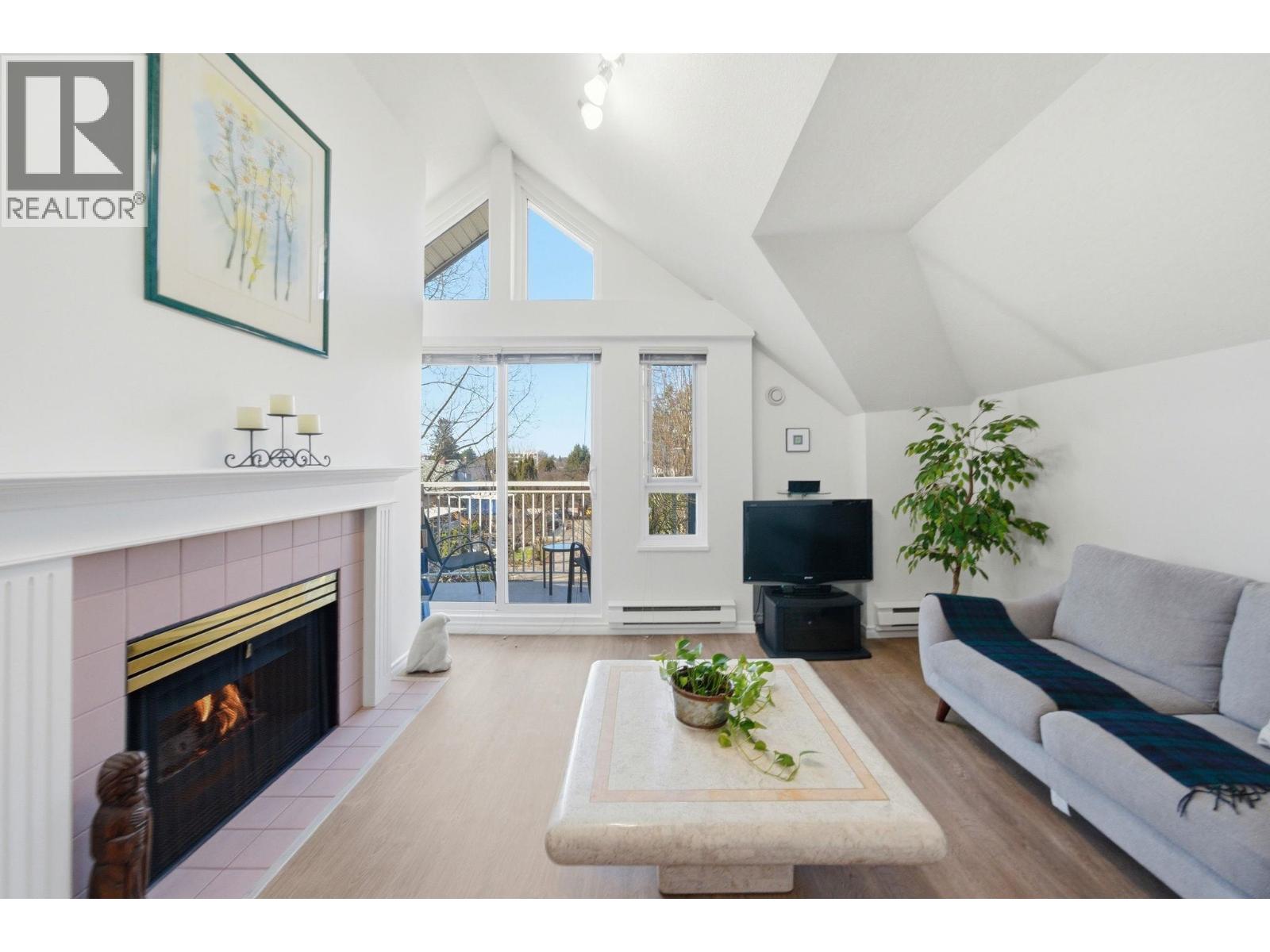 PH2 2736 VICTORIA Drive - main photo