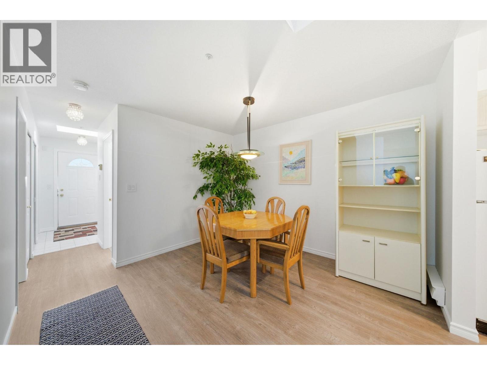 PH2 2736 VICTORIA DRIVE