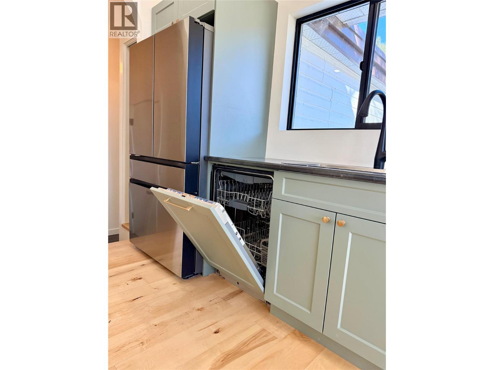 6295 COLLEGE Road, Grand Forks