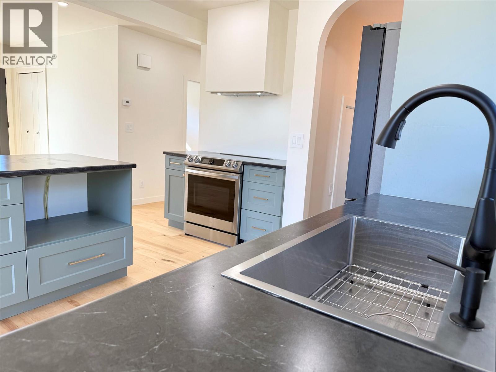 6295 COLLEGE Road, Grand Forks