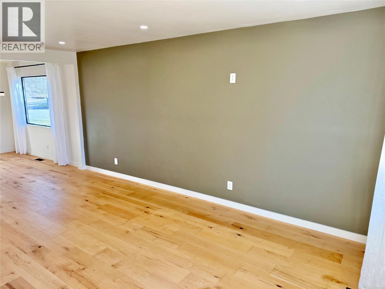 6295 COLLEGE Road, Grand Forks