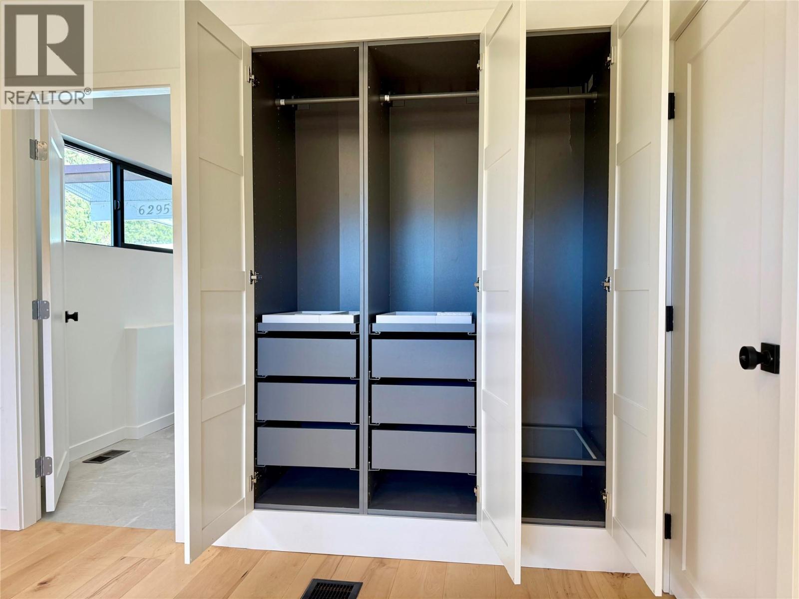 6295 COLLEGE Road, Grand Forks