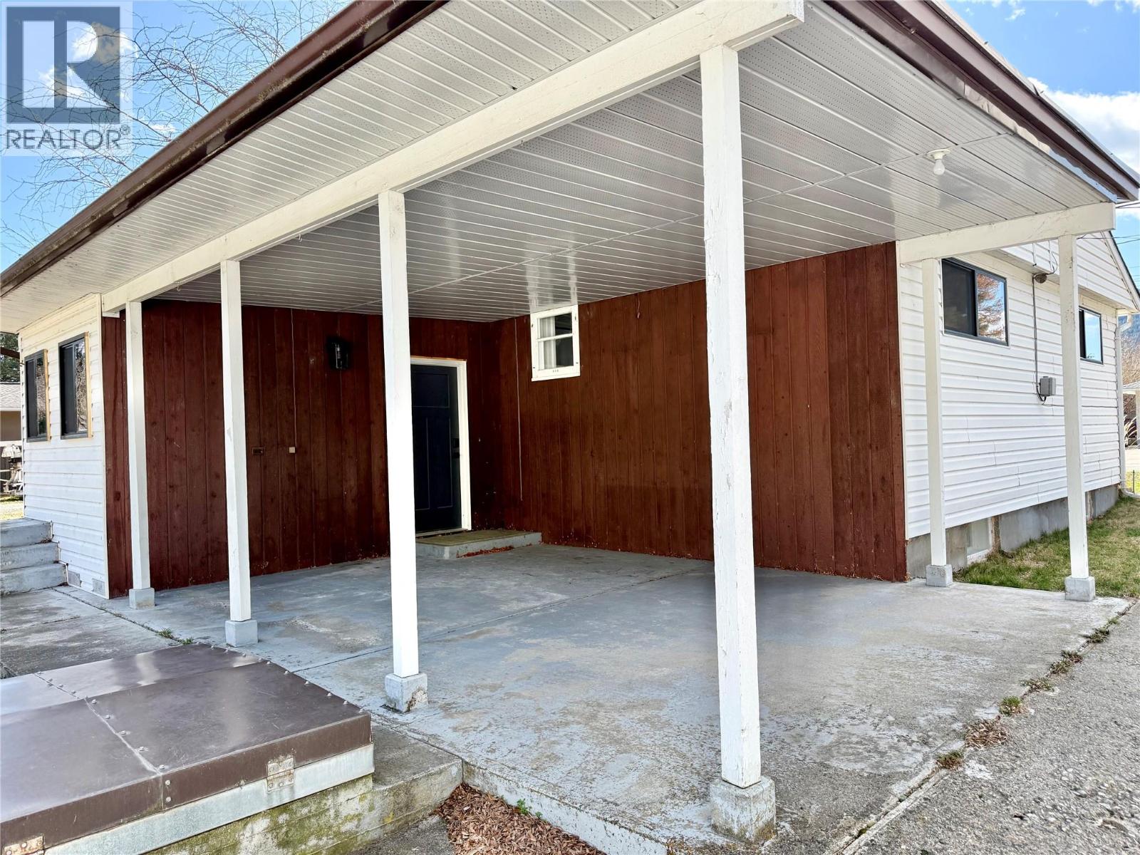 6295 COLLEGE Road, Grand Forks