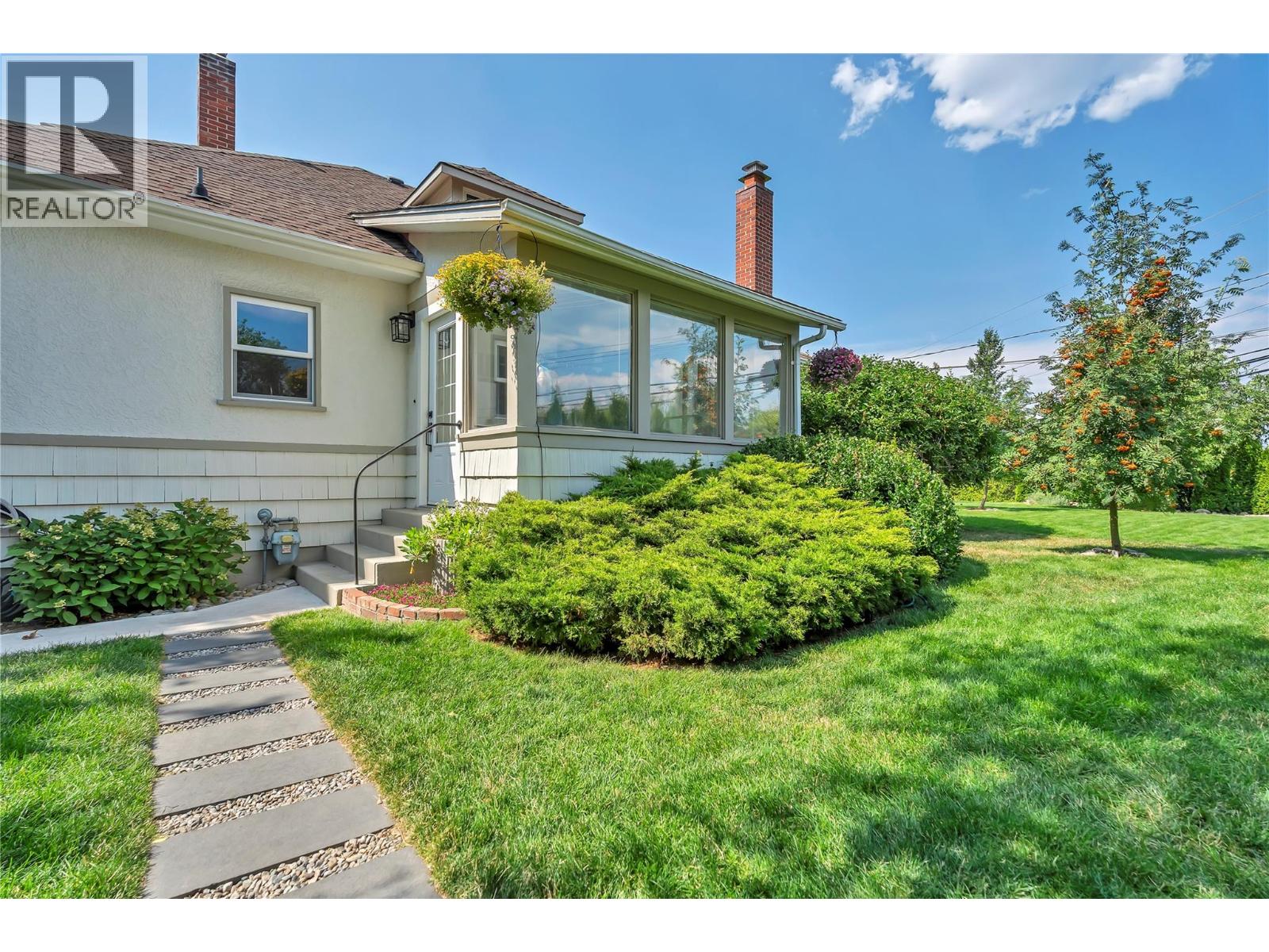 12432 Victoria Road S, Summerland