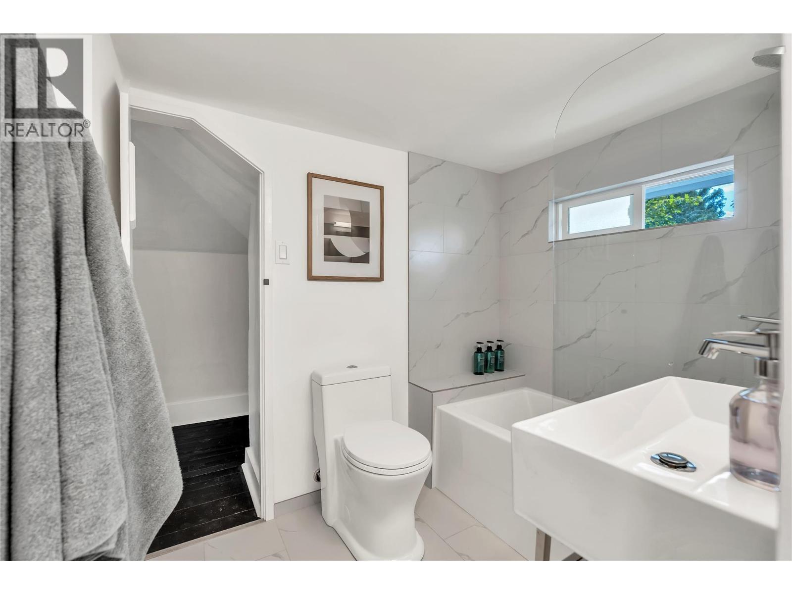 12432 Victoria Road S, Summerland