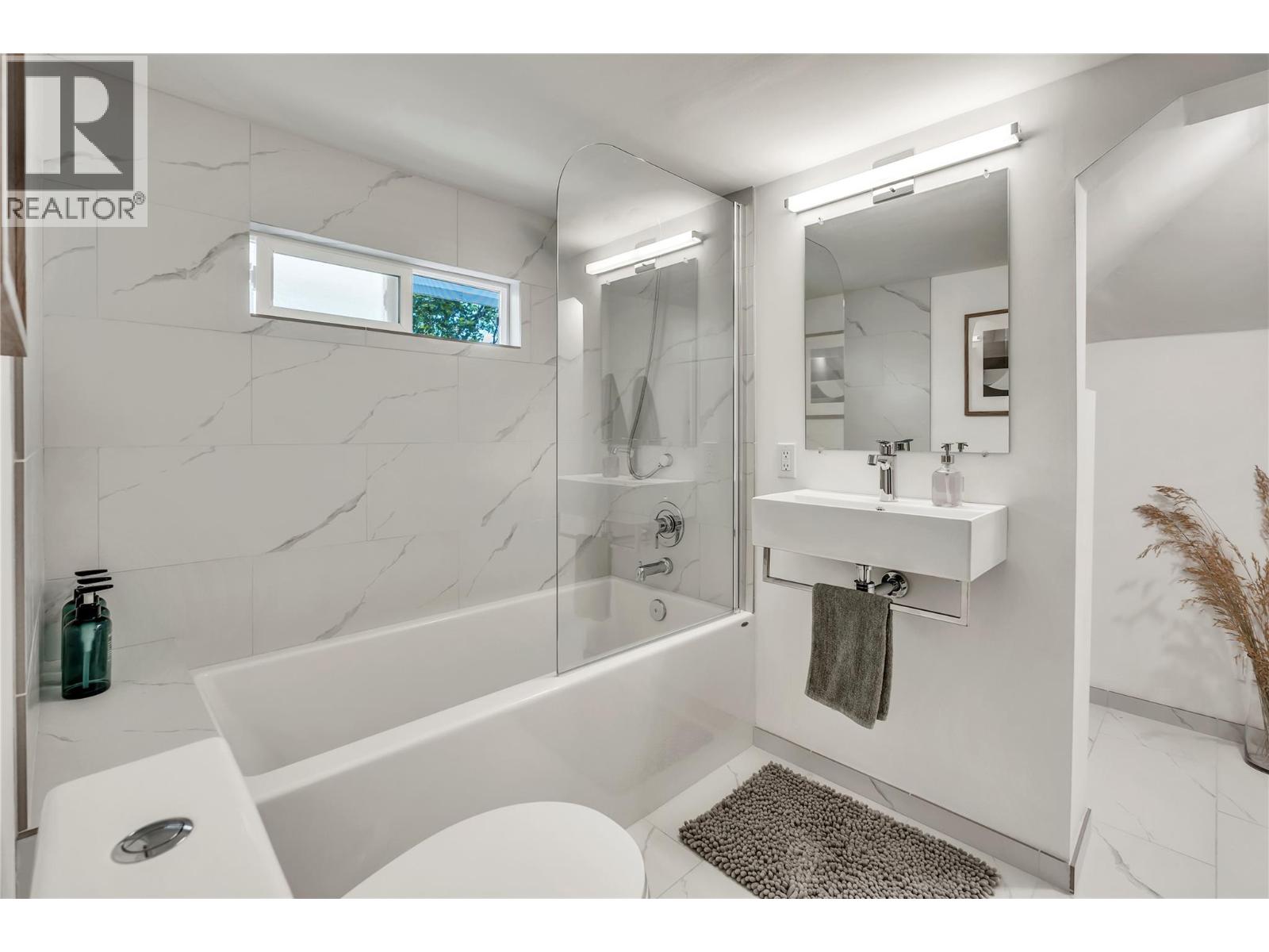 12432 Victoria Road S, Summerland