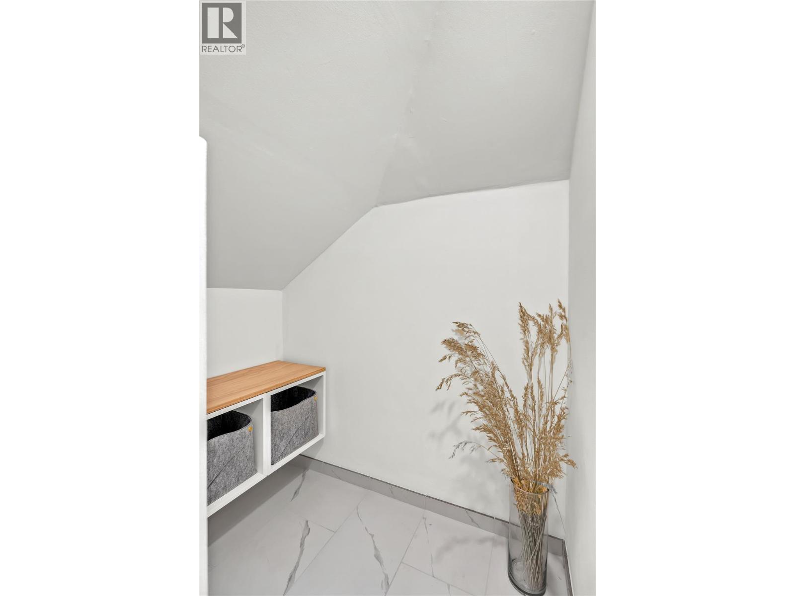 12432 Victoria Road S, Summerland