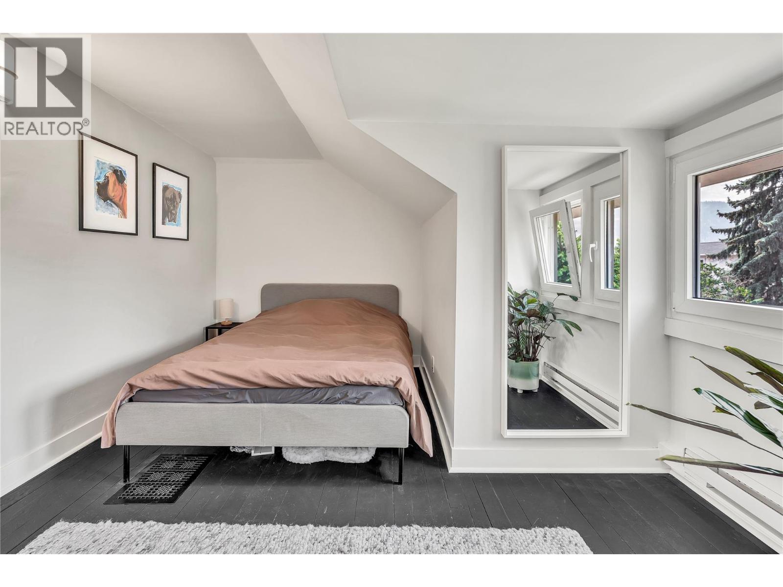 12432 Victoria Road S, Summerland