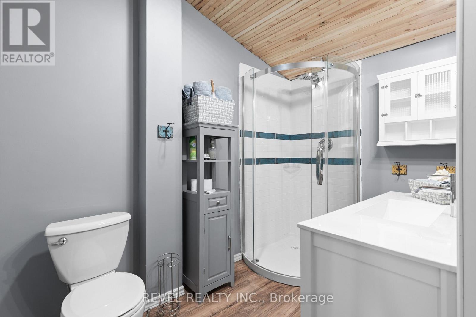 Single Family House for Sale in  LAKESHORE ROAD Highlands East (Glamorgan) 