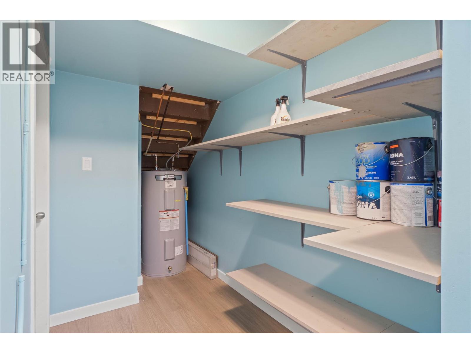 #18 1697 GREENFIELD AVENUE - 18