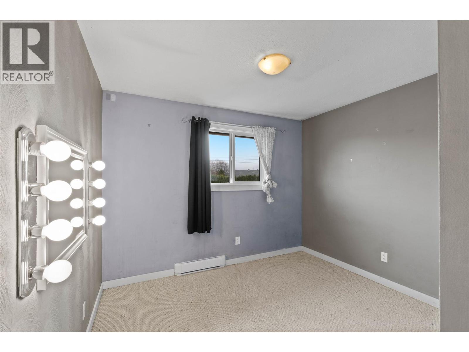 #18 1697 GREENFIELD AVENUE - 13