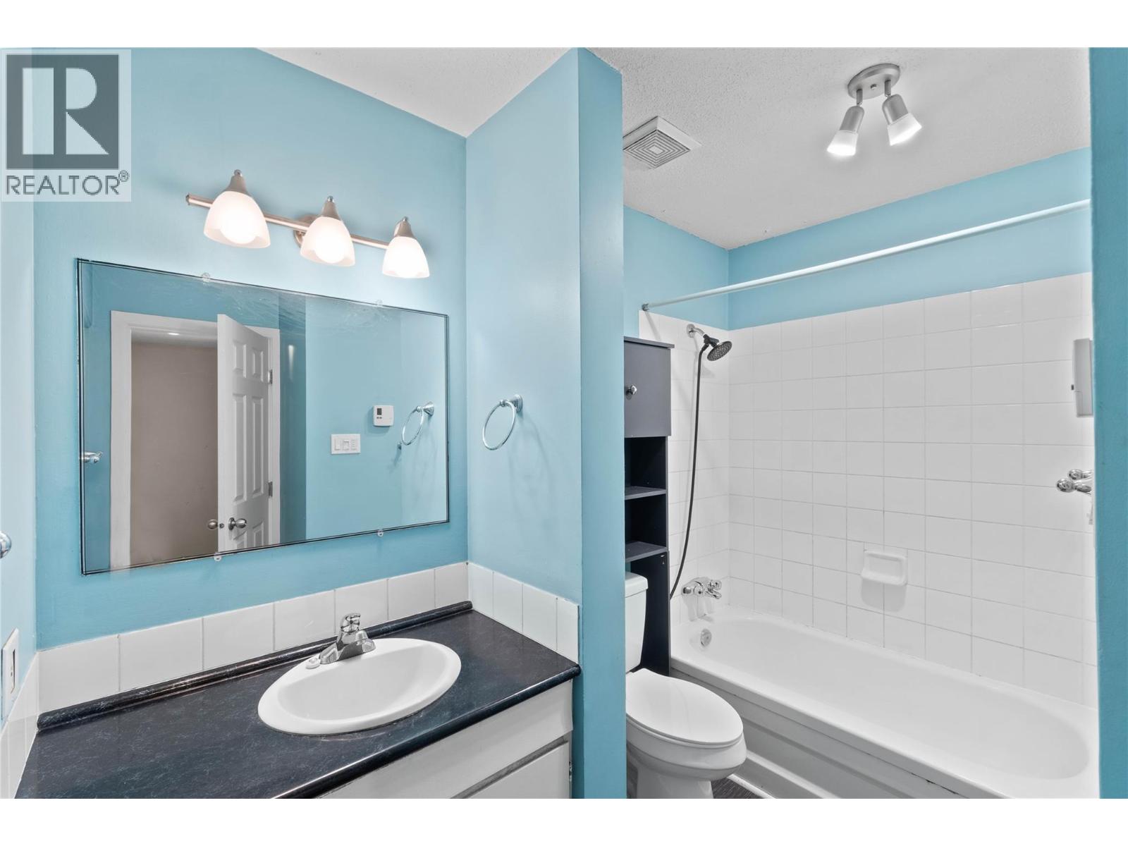 #18 1697 GREENFIELD AVENUE - 17