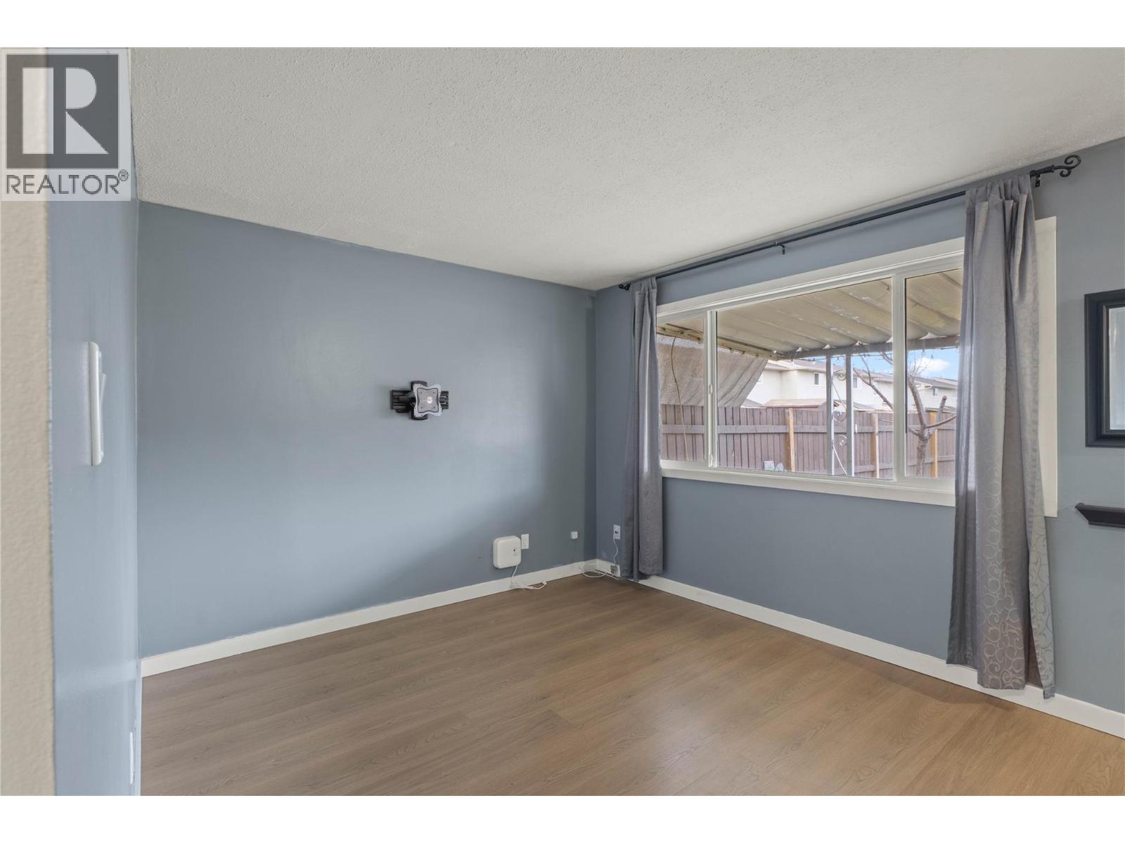 #18 1697 GREENFIELD AVENUE - 6