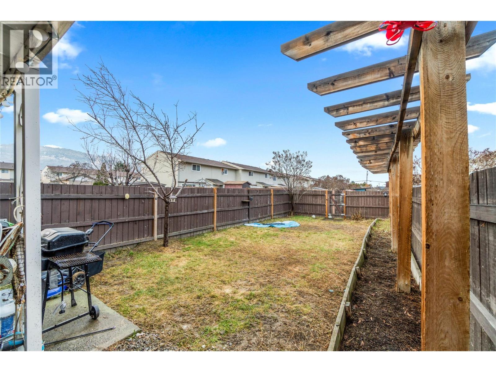 #18 1697 GREENFIELD AVENUE - 26