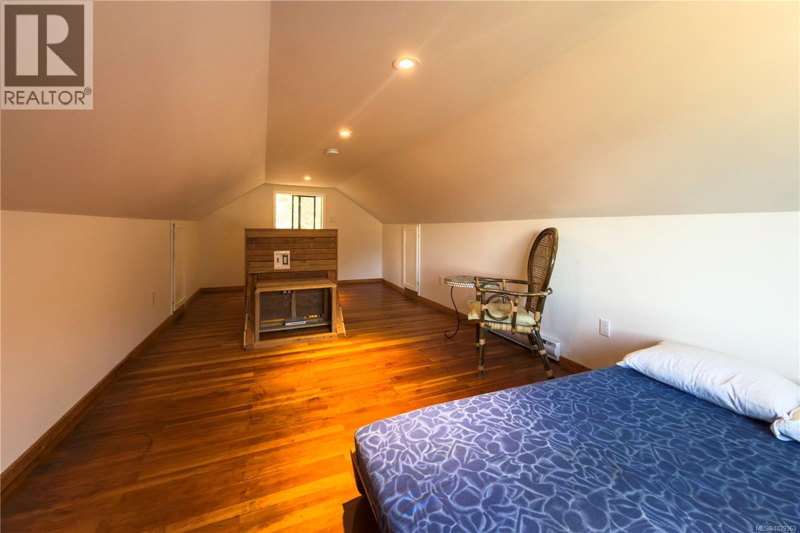 683 Green Rd - 15