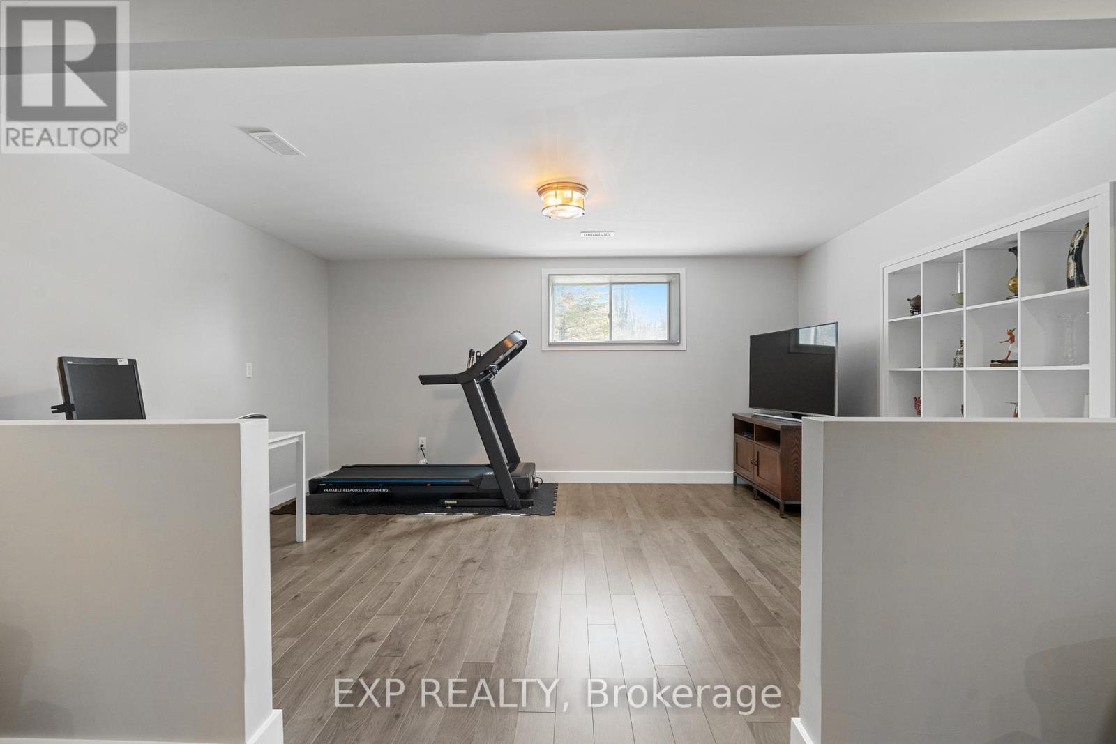 121 LANDIANS WAY — photo 35