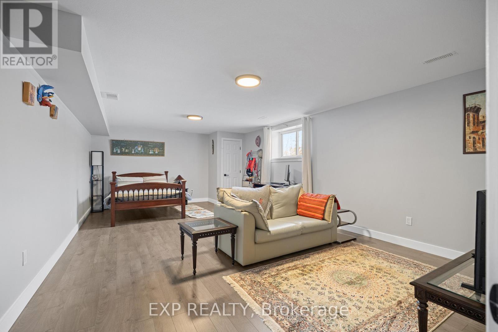 121 LANDIANS WAY — photo 37