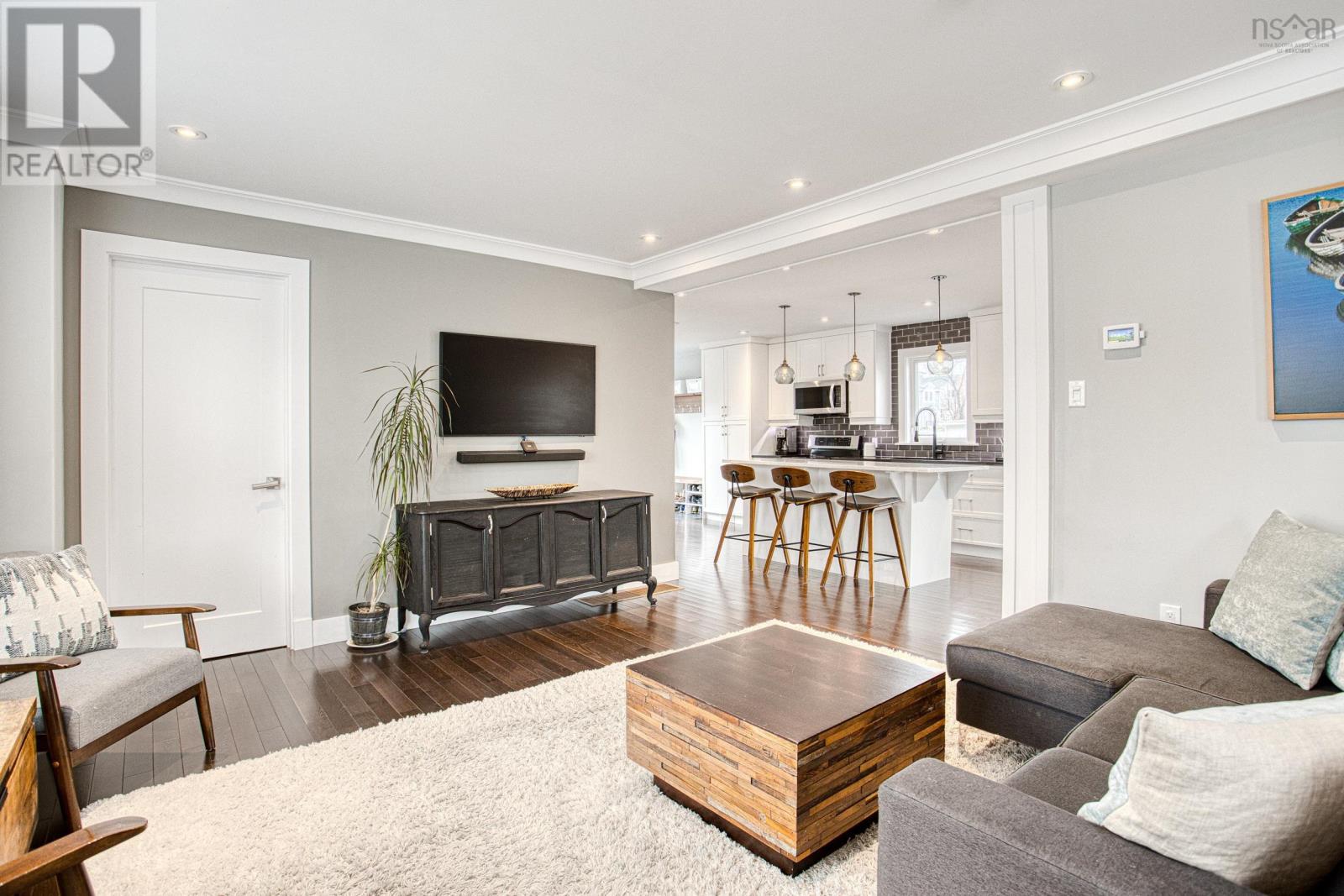 Property 28 of 49 of 3198 Ashburn Avenue