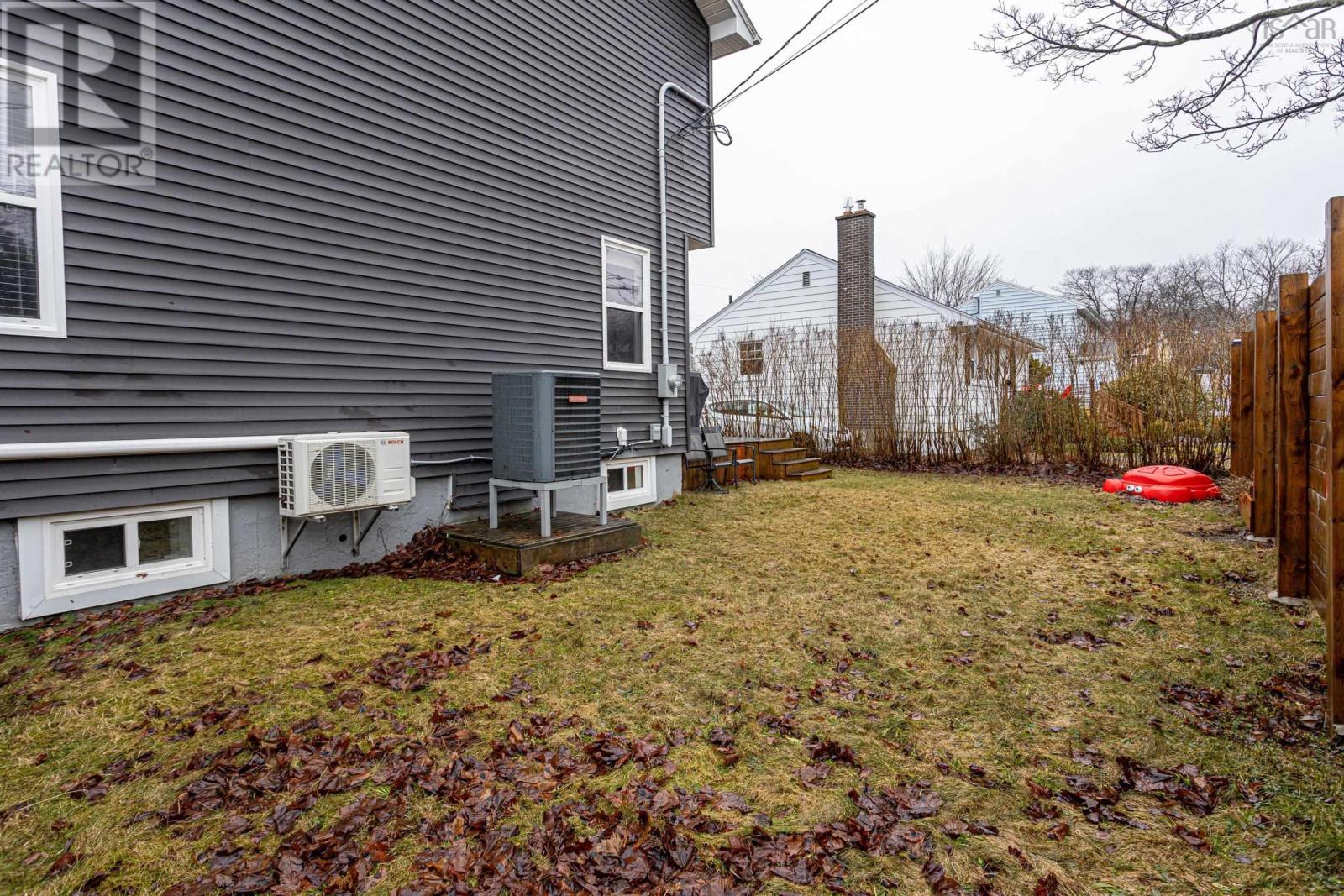 Property 32 of 49 of 3198 Ashburn Avenue