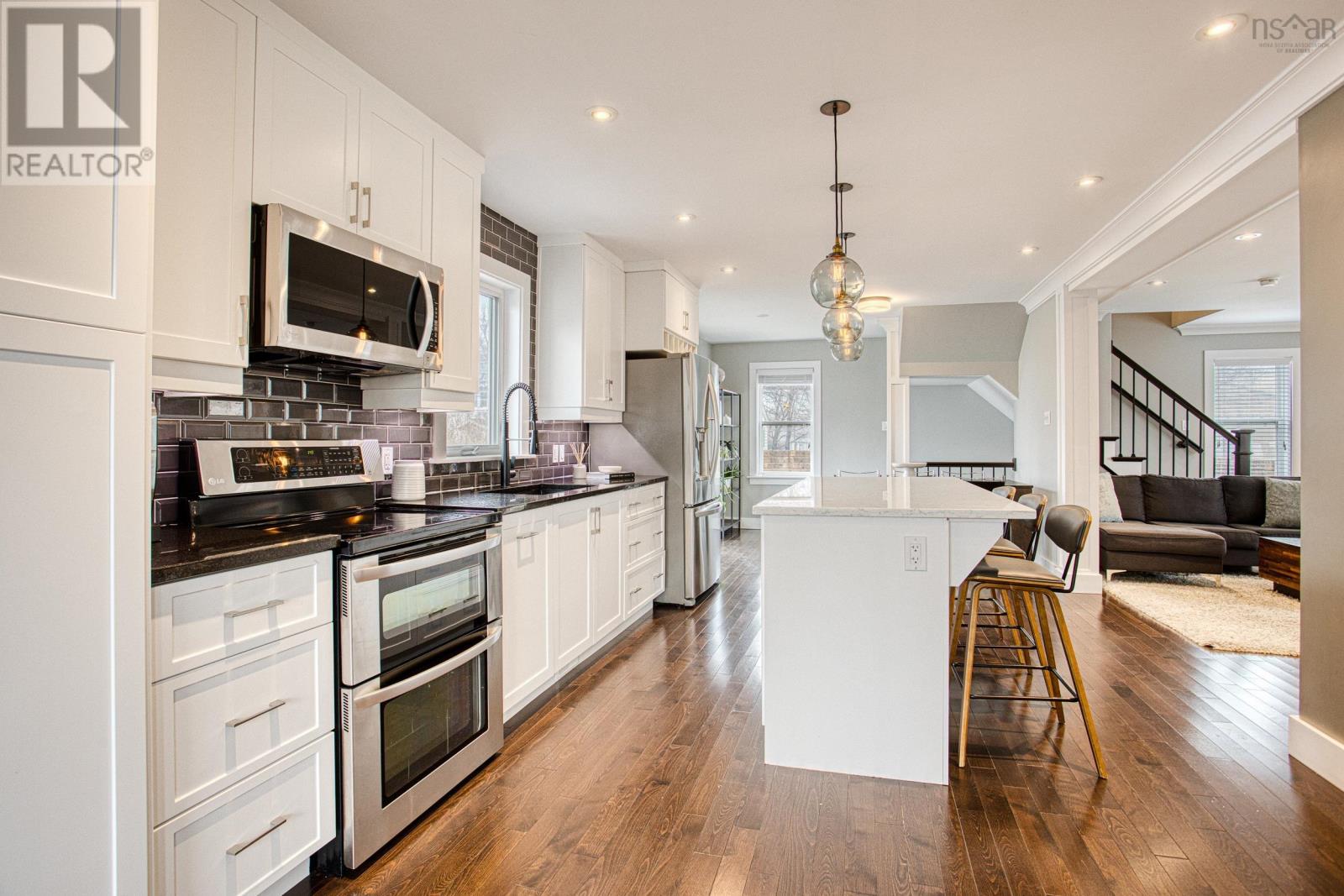 Property 22 of 49 of 3198 Ashburn Avenue