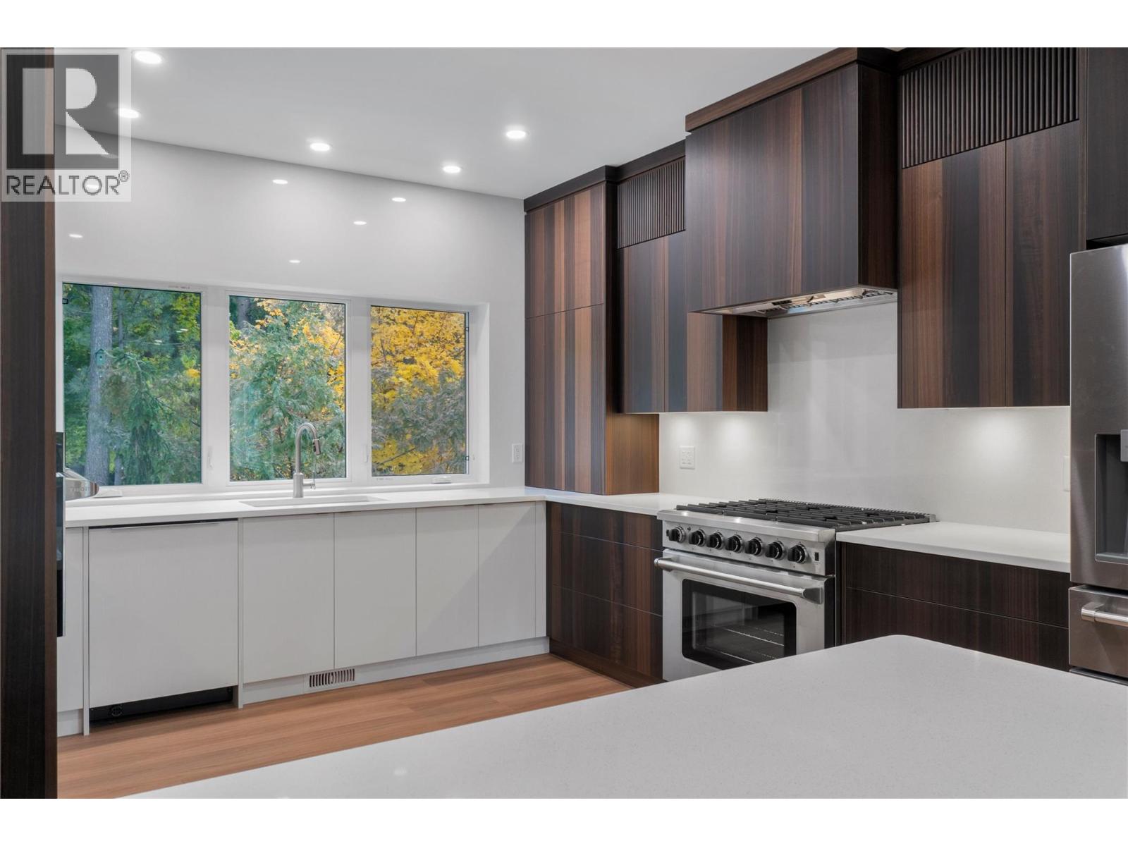 633 9 STREET SE - 22