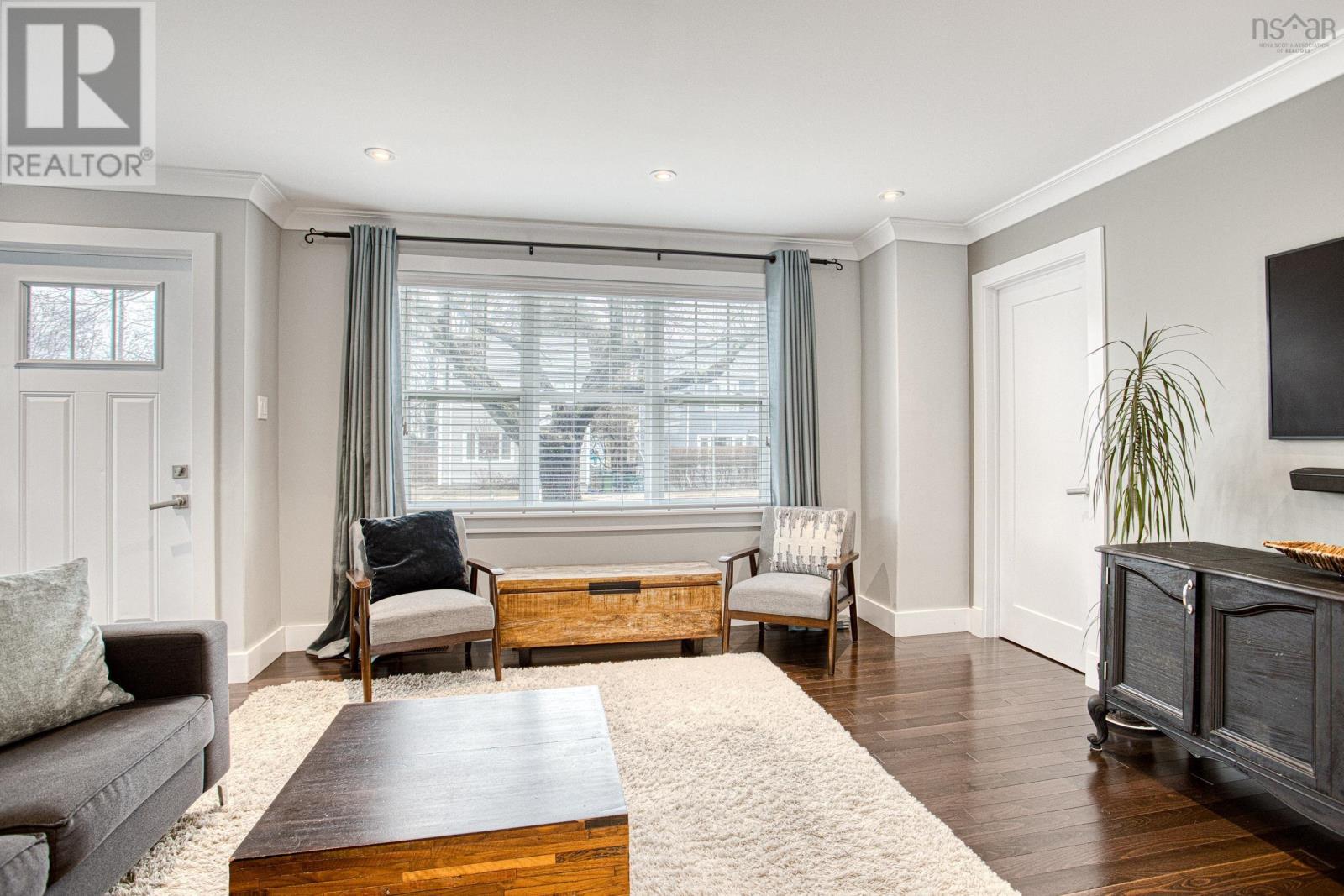 Property 20 of 49 of 3198 Ashburn Avenue