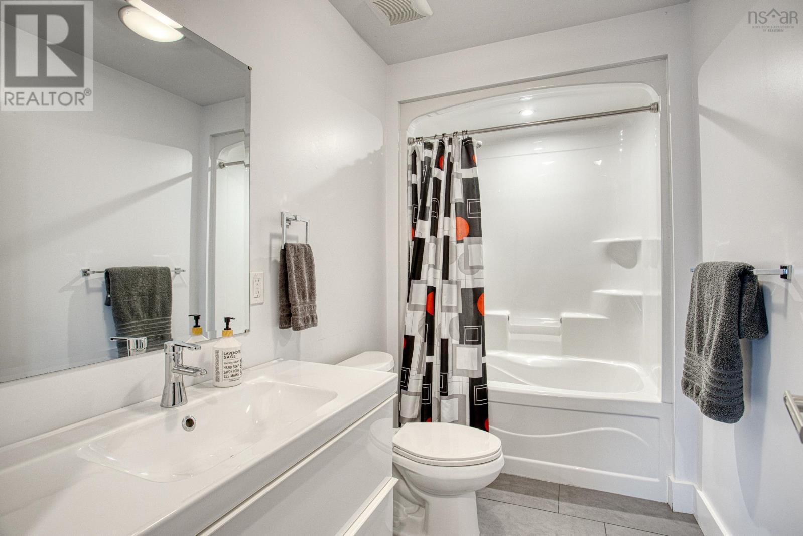 Property 29 of 49 of 3198 Ashburn Avenue