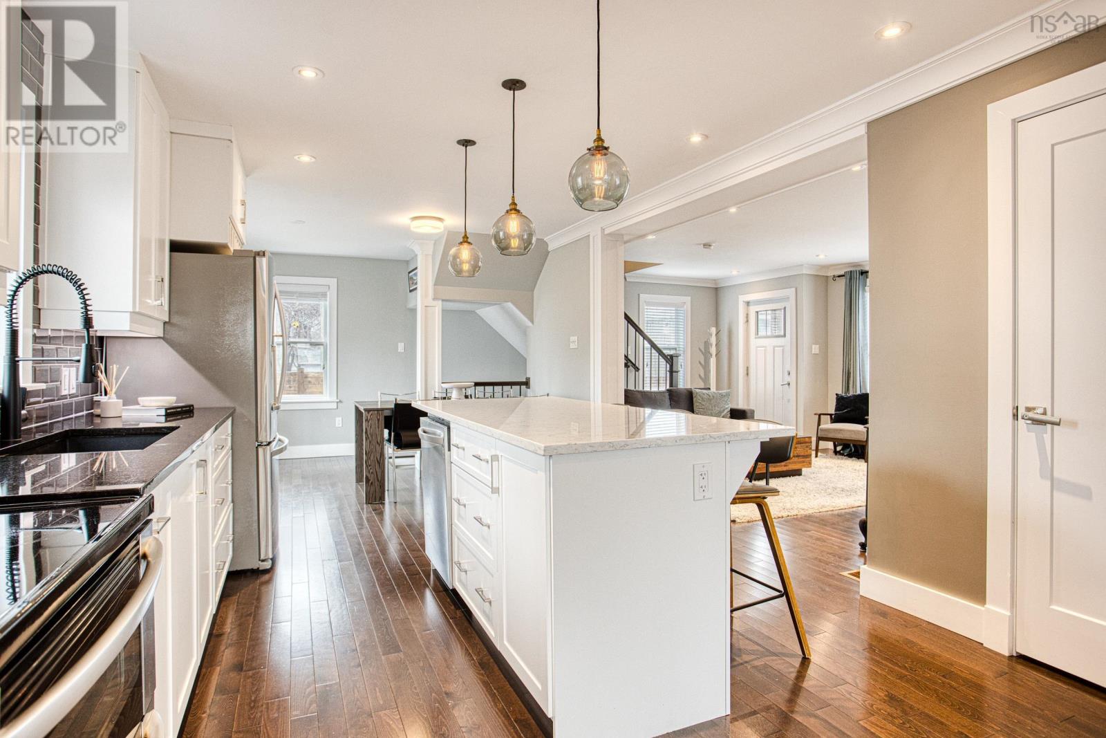 Property 43 of 49 of 3198 Ashburn Avenue