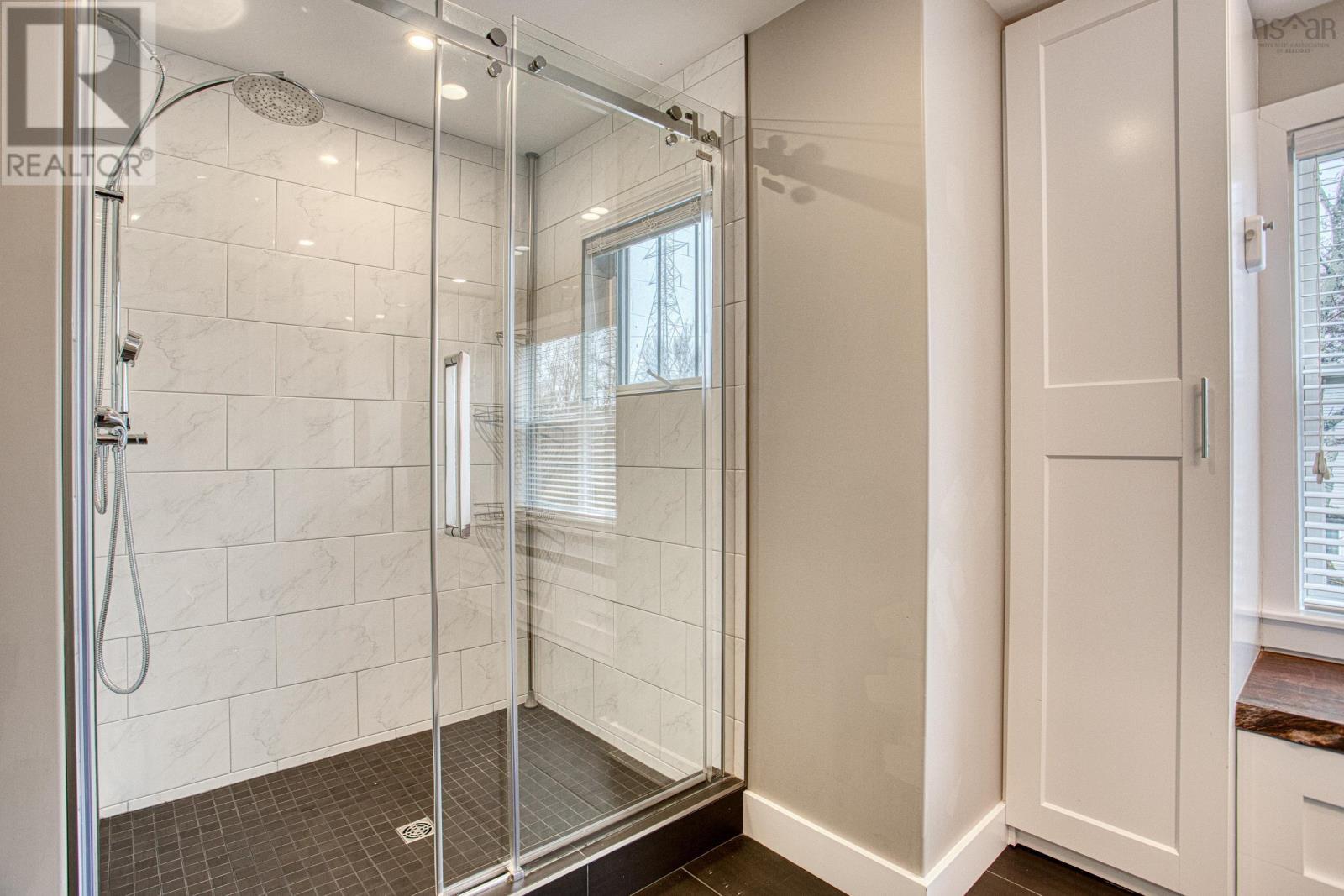 Property 2 of 49 of 3198 Ashburn Avenue