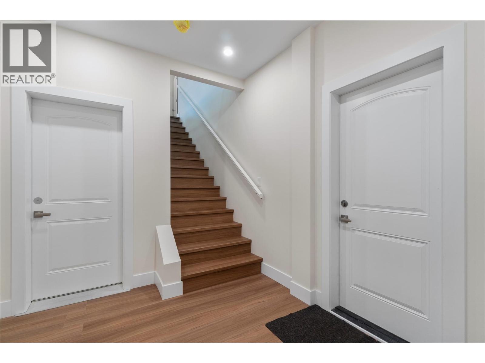 633 9 STREET SE - 93